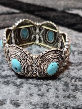 VINTAGE SILVER-TONE FAUX TURQUOISE STONES INTRICATE METALWORK STRETCH BRACELET